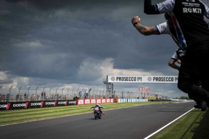 Pole position, three more wins, and new records: Toprak Razgatlioglu is the benchmark with the BMW M 1000 RR at Donington Park.