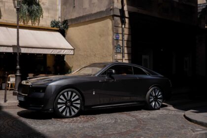 STREET STYLE: ROLLS-ROYCE CAPTIVATES AT PARIS FASHION WEEK