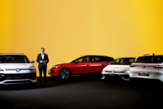 Success across the board: Thomas Schäfer with the four winners of the Golden Steering Wheel 2025