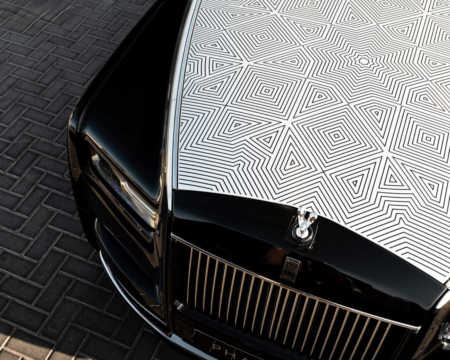 ROLLS-ROYCE PHANTOM ARABESQUE: WORLD’S FIRST LASER-ENGRAVED BONNET HONOURS MIDDLE EAST’S ARCHITECTURAL HERITAGE