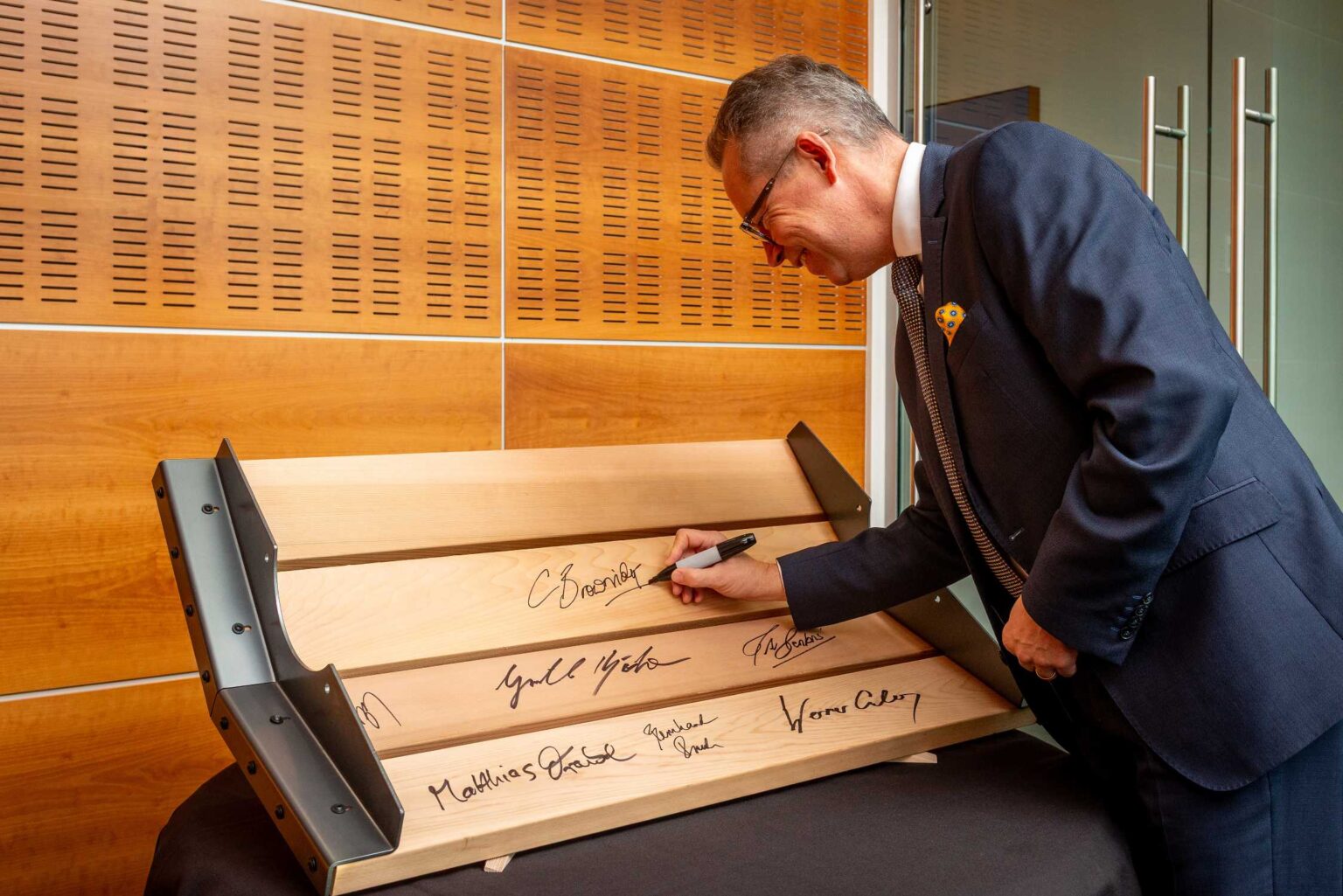 NEW ROLLS-ROYCE EXTENSION BUILDING REACHES LANDMARK MOMENT