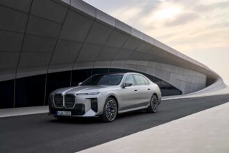 The new BMW 7 Series: the first luxury sedan with technologies from the Neue Klasse.