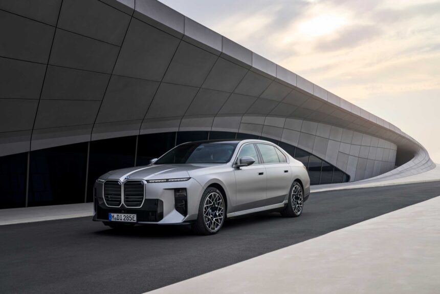 The new BMW 7 Series: the first luxury sedan with technologies from the Neue Klasse.