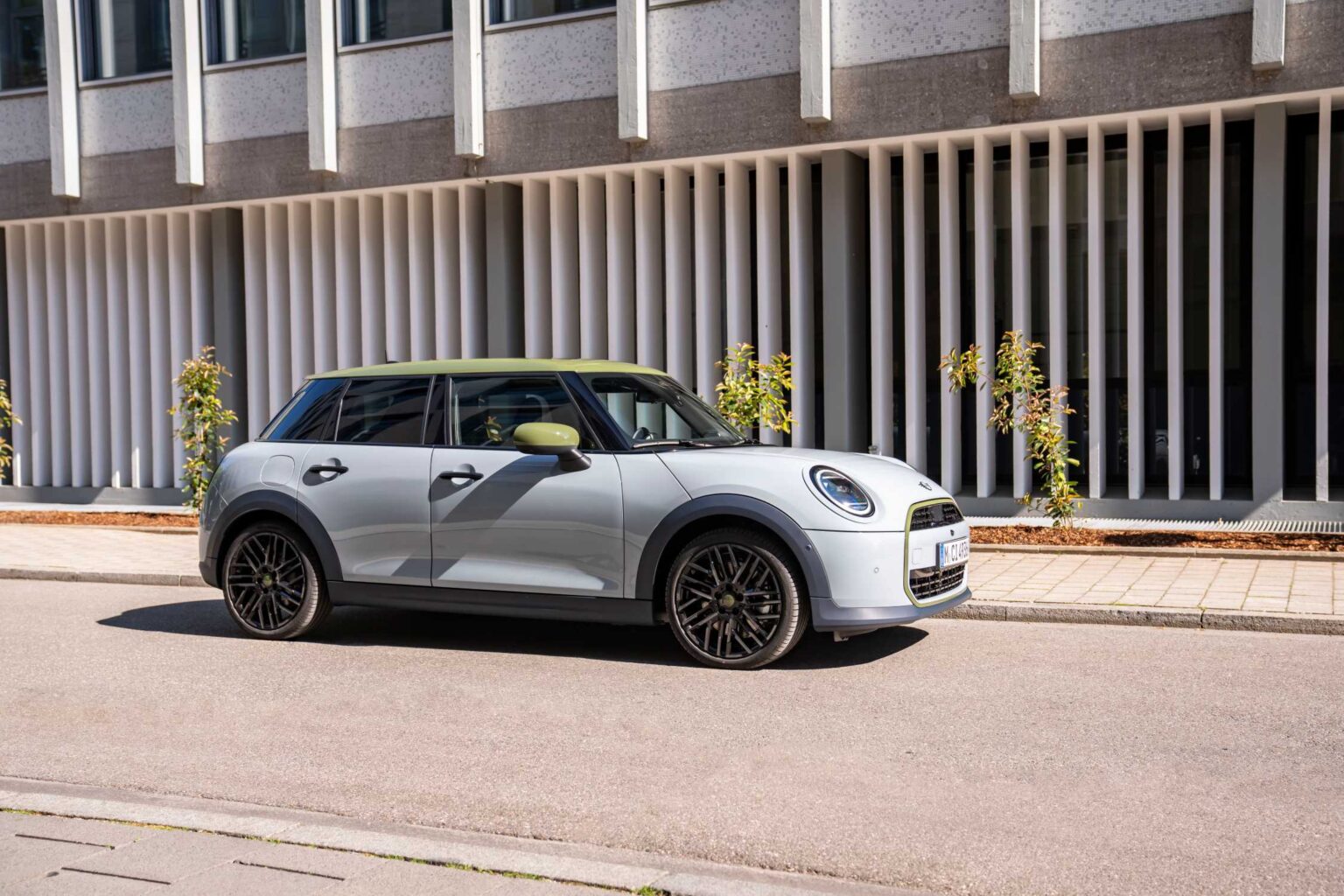 British collaboration, reinterpreted: The MINI Paul Smith Edition.