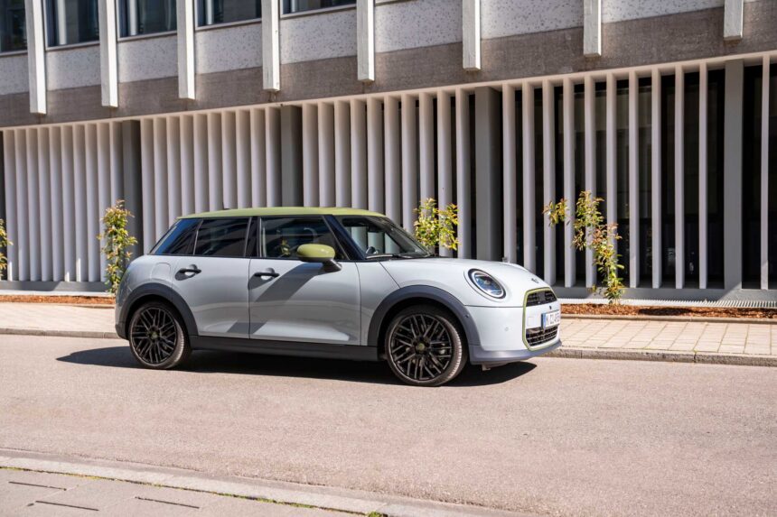 British collaboration, reinterpreted: The MINI Paul Smith Edition.