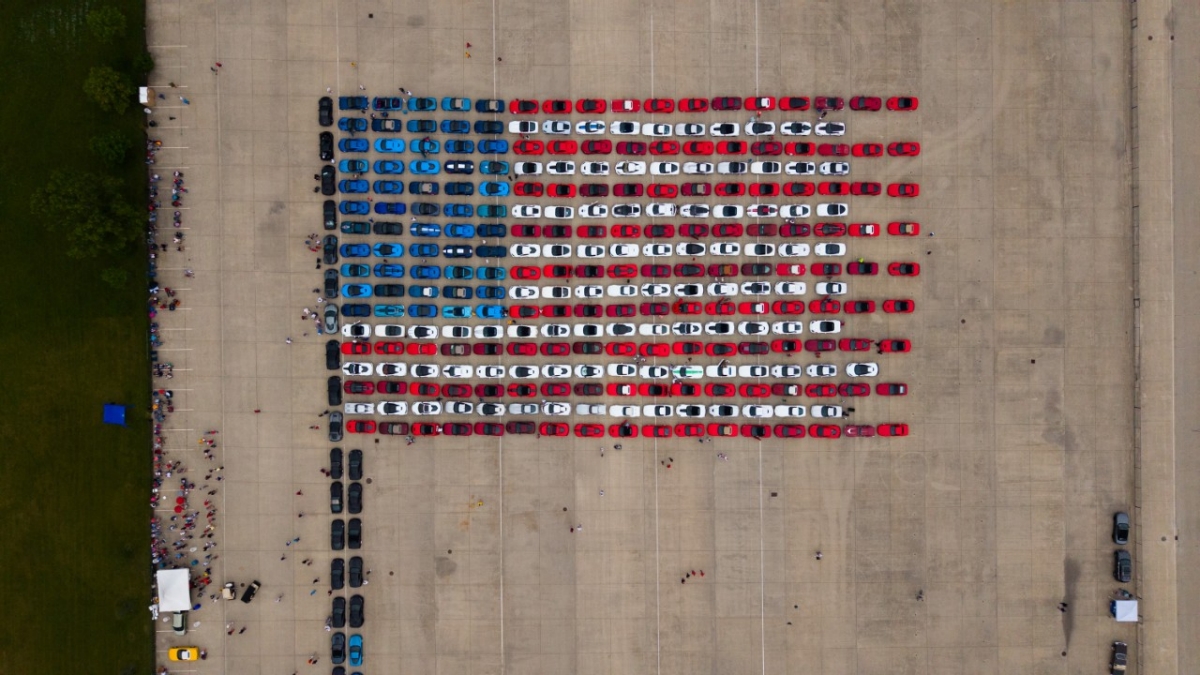 For Flag Day, one Corvette enthusiast brought hundreds of people and cars together
