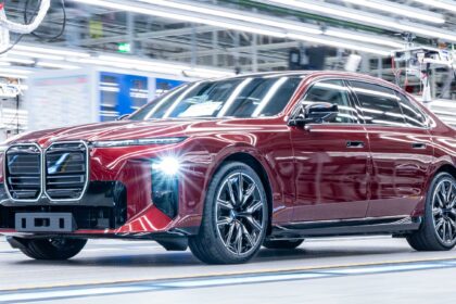 New BMW 7 Series ramps up in Dingolfing: Progressive luxury meets Neue Klasse technologies