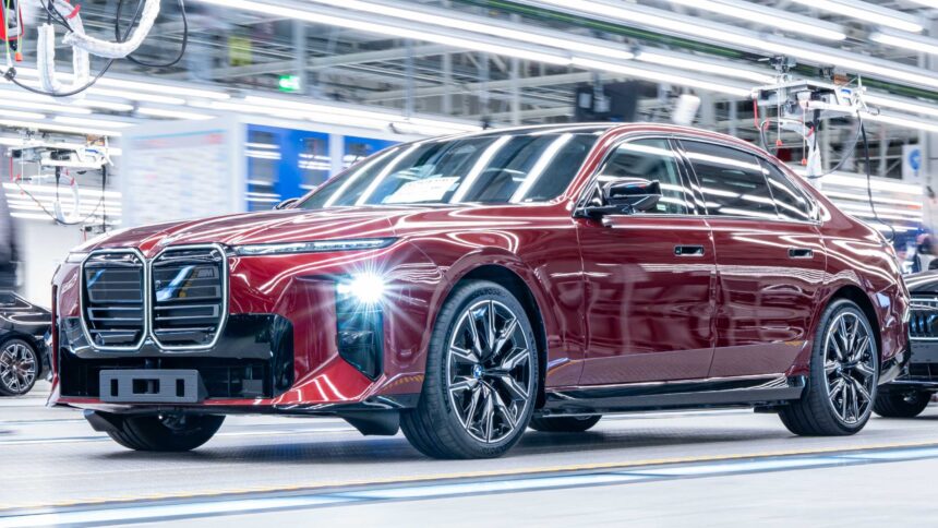New BMW 7 Series ramps up in Dingolfing: Progressive luxury meets Neue Klasse technologies