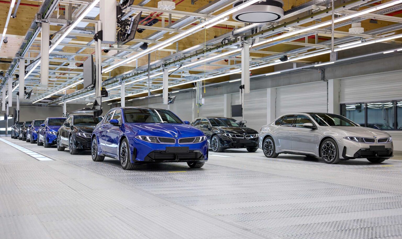 Strong demand following early order opening:  BMW Plant Munich launches BMW i3* series production with steep ramp-up curve